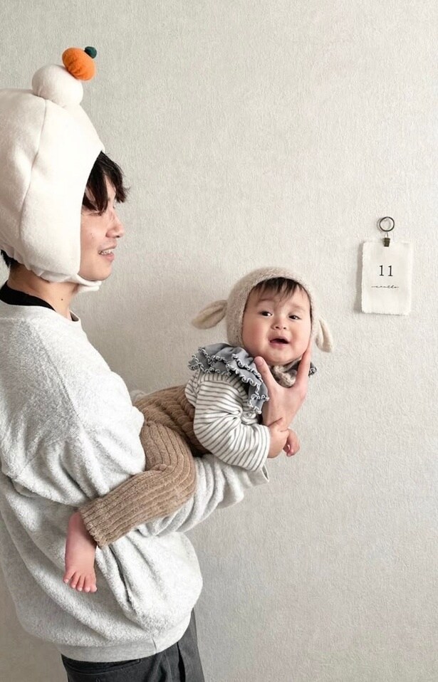 パパが抱っこして撮影▶ほっこり姉弟の様子も(⇒次へ)