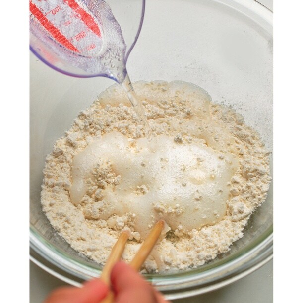 ころもは水ではなく炭酸水を小麦粉と混ぜる。