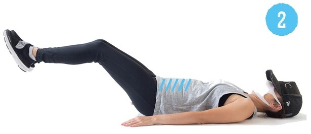 足を下げた時、腰が浮いてしまう場合は腰が浮かないところまででOK!