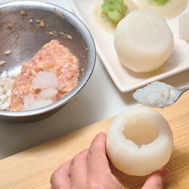 穴があいてしまっても、ひき肉を詰めてチンすれば固まるので大丈夫！