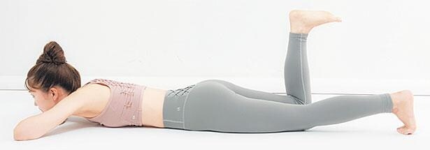 ヒップアップトレーニング〈左右10回ずつ〉