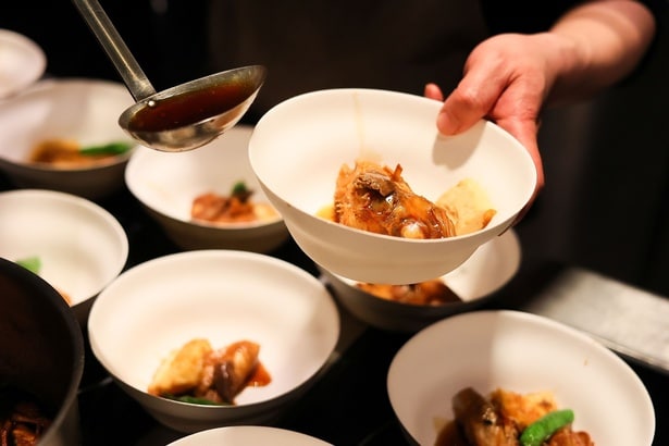 肝まで美しく残り、最後まで楽しめるのは、鮮度管理の高さゆえ。