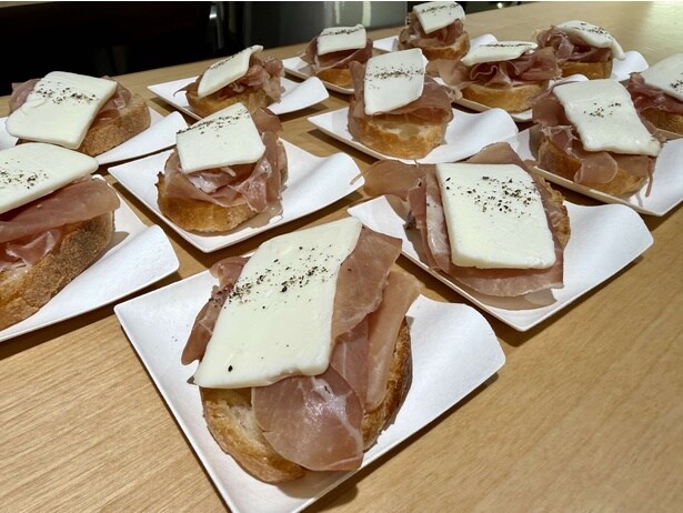 生ハムのオープンサンド