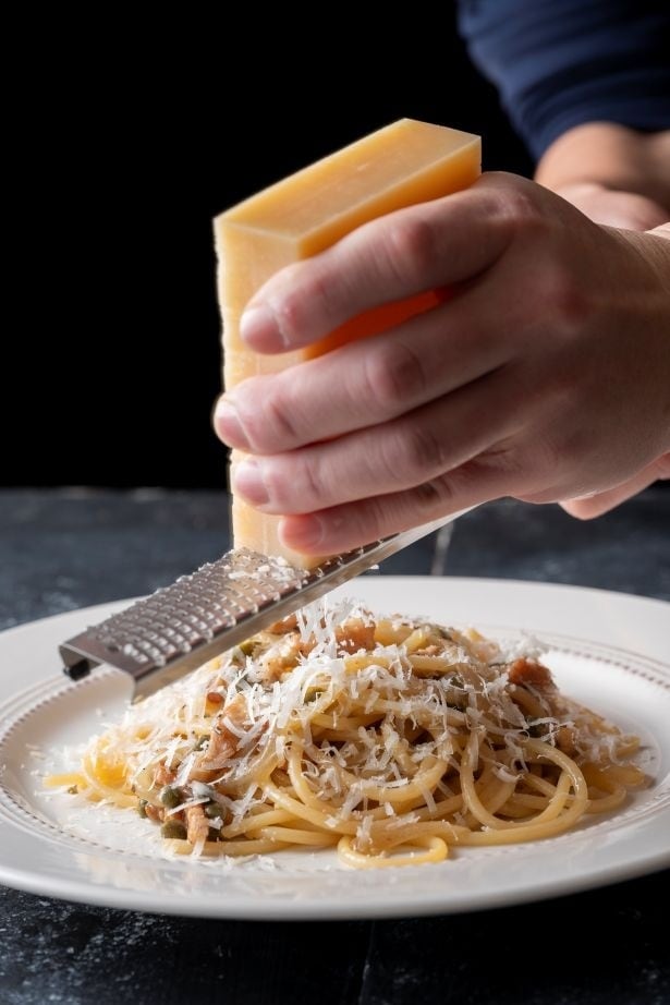 お好みでチーズをかけて。たっぷり、がおいしい！