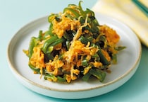 栄養摂取か、苦み軽減か。切り方で葛藤するピーマンを使った「ピーマンのじゃこ入り卵炒め」