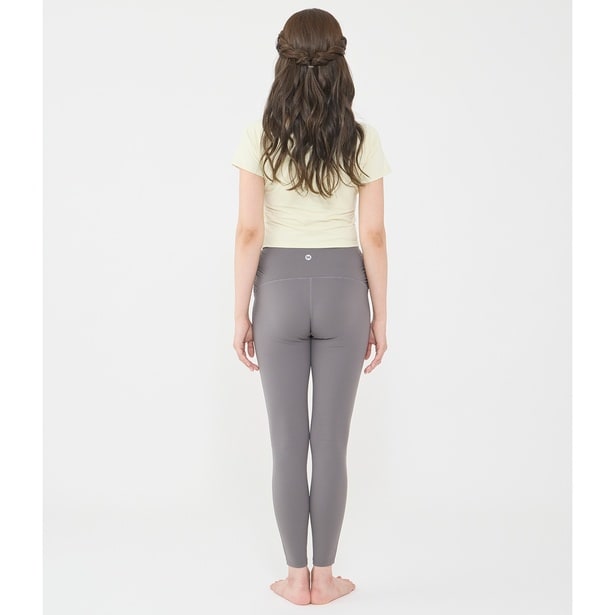 お尻をキュッと締める