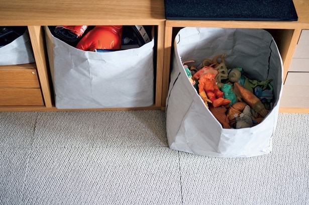 おもちゃなどが散らかりやすい場所は全部、収納にざっくり放り込むだけ!