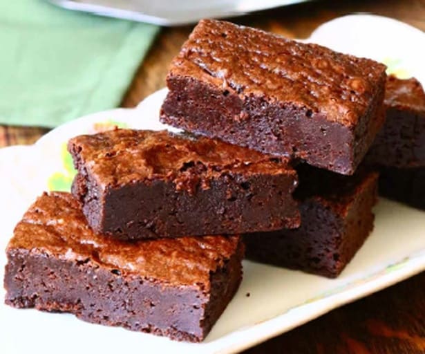 【英国菓子】鍋で混ぜてバットで焼くだけ。ねっちり食感が楽しい「グーイーブラウニー」