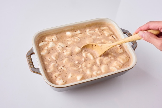 マシュマロが溶けるまで、しっかりスプーンや菜箸などで混ぜる