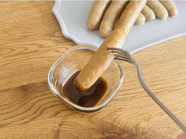 「ジャークソース」が脂の旨みを引き立ててくれます