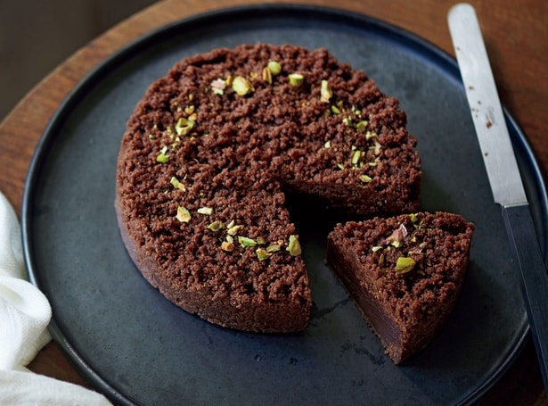 材料は4つだけ！「奇跡のザクザク生チョコケーキ」