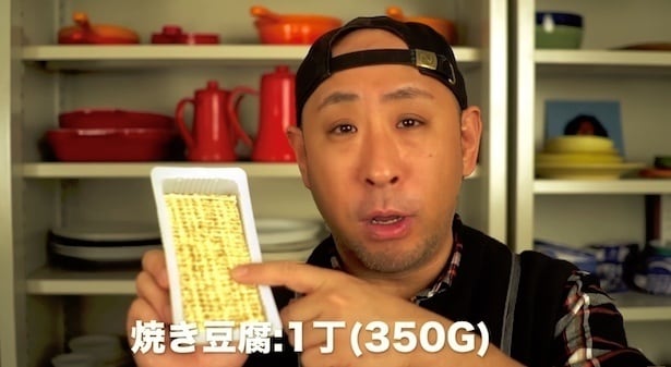 木綿豆腐と比べると焼き豆腐は水分が抜けているため、煮込んだときに味が薄まらない