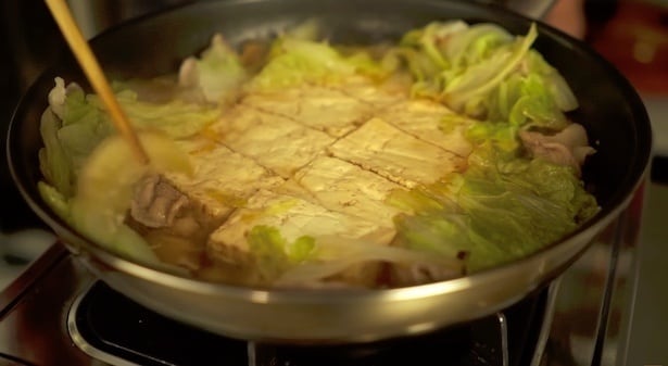 豆腐にいい色がついています