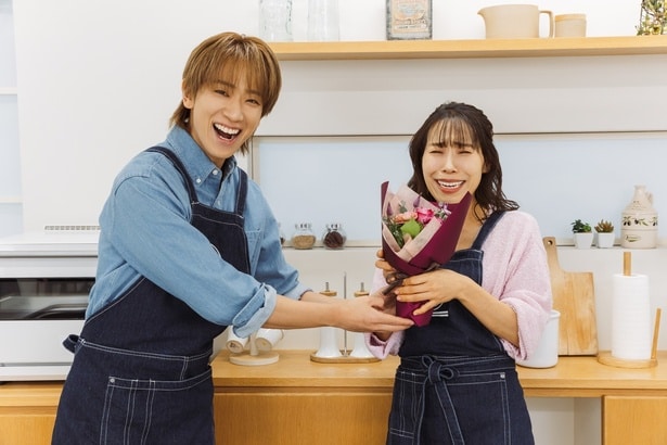 小山さんからブーケを手渡し♪