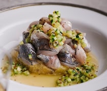 身近な食材がプロ級の前菜に大変身！「あじのマリネと焼きなすのタルタル」