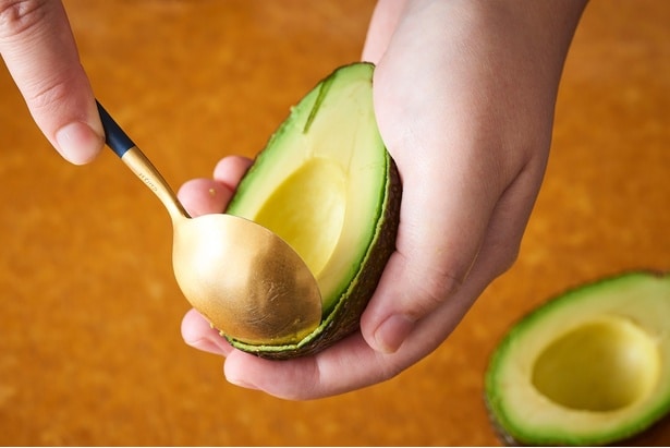 皮は器にするため残しておく