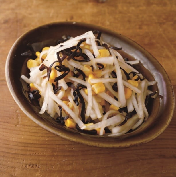 コーンの食感と甘みがアクセントに「大根の塩昆布」