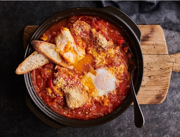 鶏肉と卵のカチャトーラシャクシューカスタイル