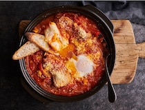 半熟卵を崩しながら食べるとコクがUP！「鶏肉のカチャトーラ」