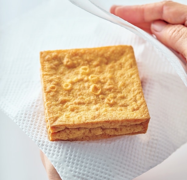 厚揚げはペーパータオルで油を拭いて脂質量をダウン