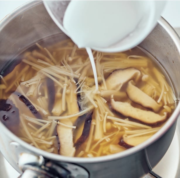 水溶き片栗粉でとろみをつけ、食べごたえをアップ