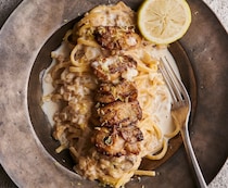 酸味がきいた軽やかなソースで仕上げる「牡蠣のレモンクリームリングイネ」