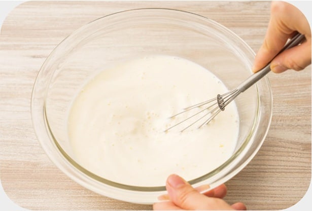 ボウルにAを入れてすり混ぜたら、Bを加え混ぜる