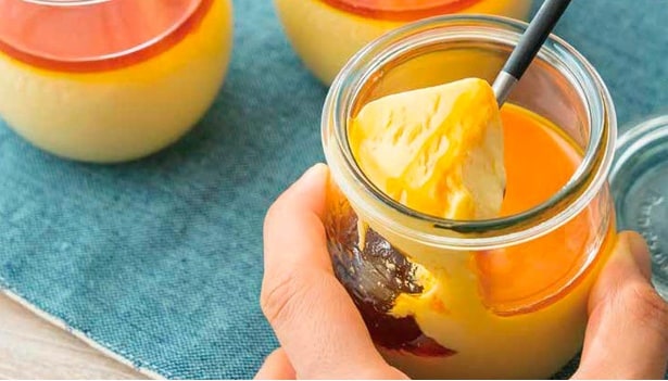 口の中で溶けてしまうほど柔らかい！レンジで「極限ふるふる生プリン」