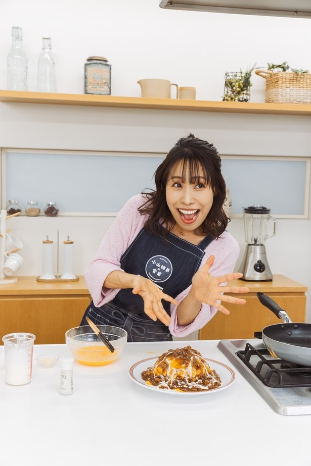 デミグラスソース＆生クリームをかけて完成！