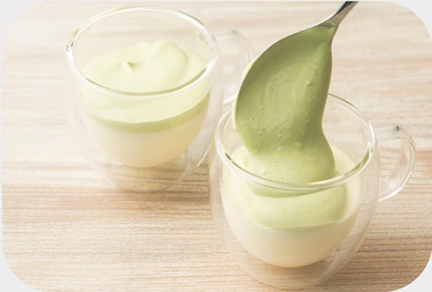 ボウルでBを混ぜたら、市販のホイップクリームを加え混ぜてプリンの上にのせる