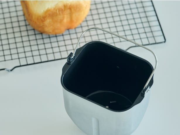 パンケース内面は、安心して使えるセラミックコーティングへ。