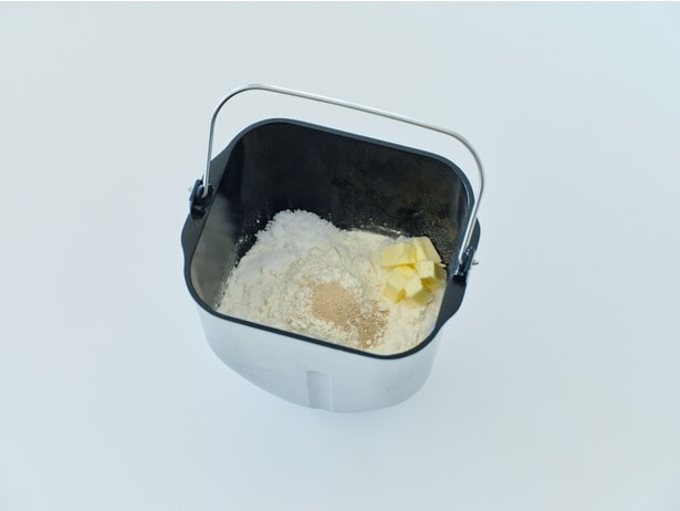 アルミダイキャスト製法を採用。持った瞬間にわかるほどずっしりした重みがあります。