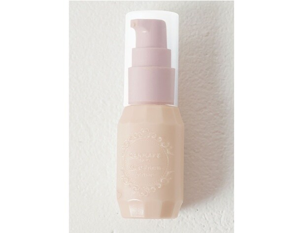 ツヤと透明感が増し増し！「キャンメイク」のモイストプリズムプライマー 01 ライトベージュを使用