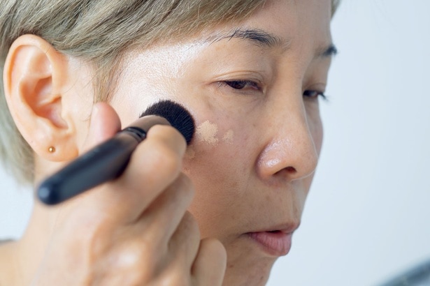 コンシーラーは色選びとぼかし方がポイント!40代以降におすすめの化け子さん流若見えメイク術