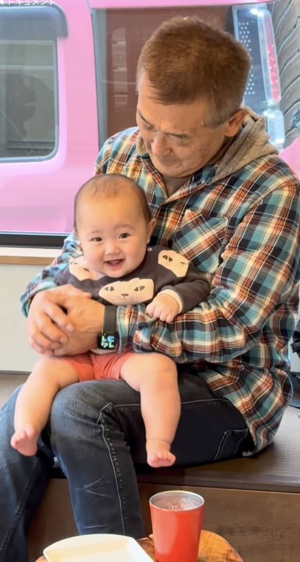 お母さんを見つけてニコニコ▶最近の子供たちの様子は…（⇒次へ）