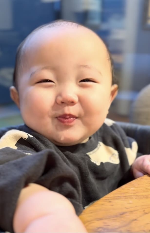 スマイル全開「おいしい〜！」▶長女の挑戦（⇒次へ）