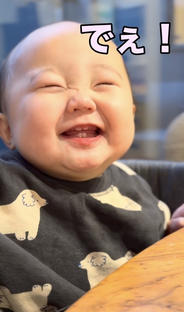 満面の笑みを見せる赤ちゃん▶食べることが大好きだそう（⇒次へ）