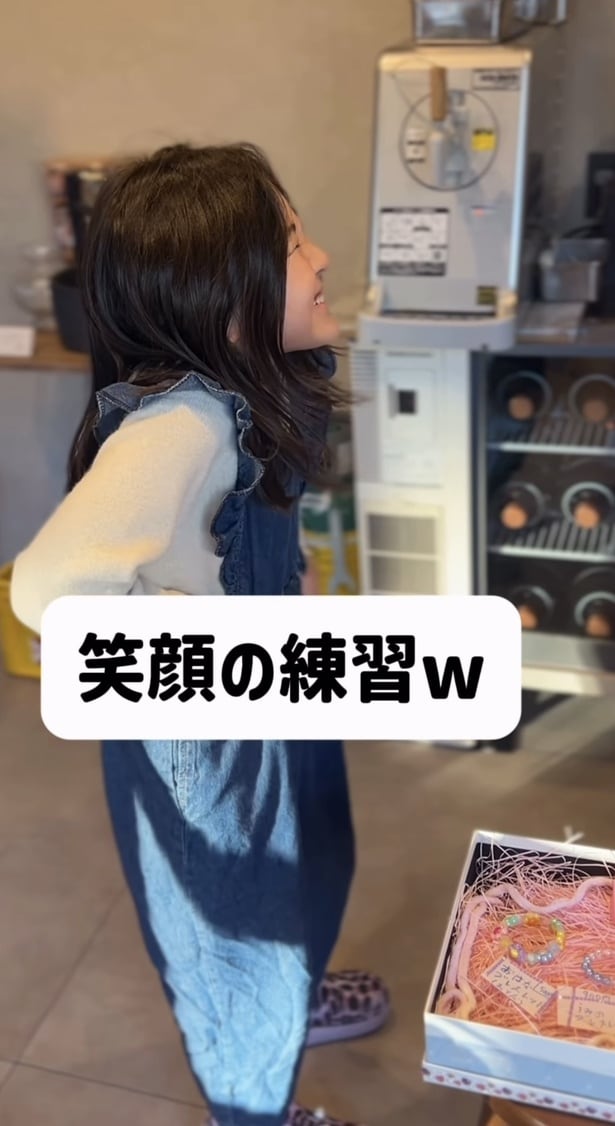 笑顔の練習をしてみる▶果たして売れるのか！？（⇒次へ）