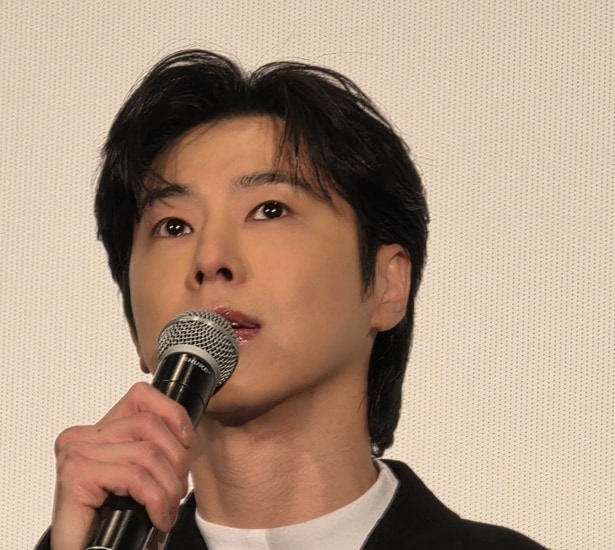 一生懸命答えるユンホさん