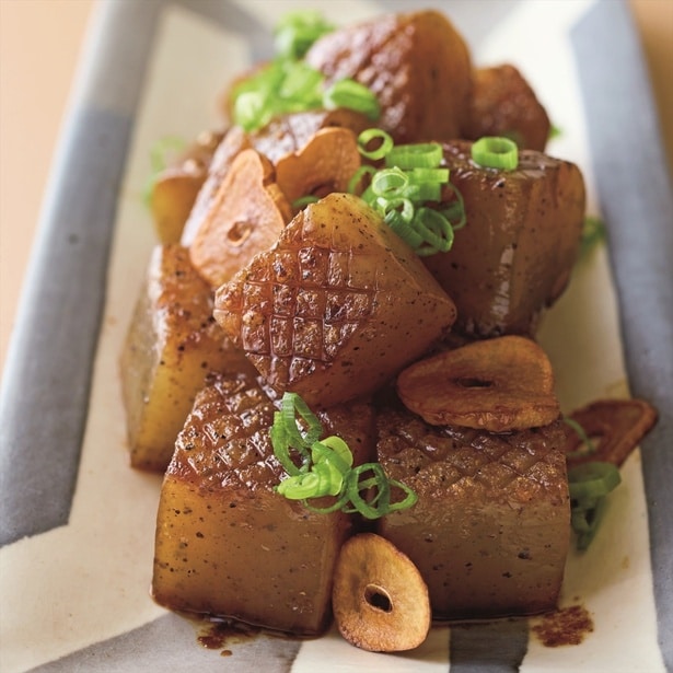 こんにゃくでボリュームアップ！罪悪感ゼロのチヂミとさいころステーキ風おかず