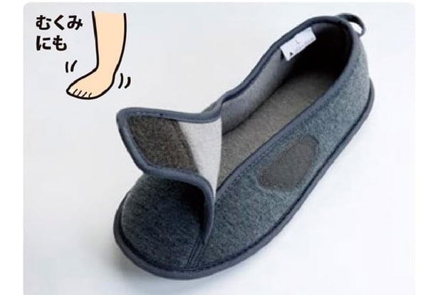 履き口が広く、マジックテープで調整できる！