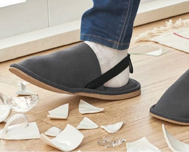 見落としがちな足元の危険に備える！「防災ルームシューズ＆スリッパ」3選