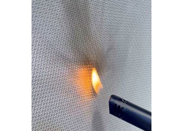 はっ水試験や燃焼試験をクリアした、シリコーン加工グラスファイバー製。