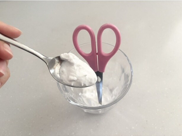 今度は大さじ2杯分の重曹を投入(▶次へ)