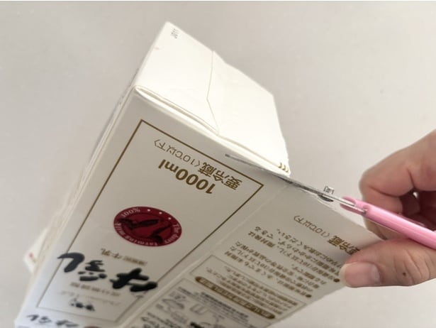 1回目より刃の進み具合が滑らかに!硬い牛乳パックも問題なく切れました