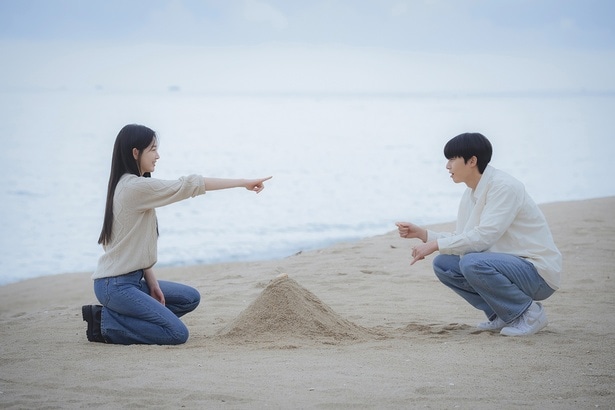 海辺のシーンが印象的だったと来日会見で語っていました！