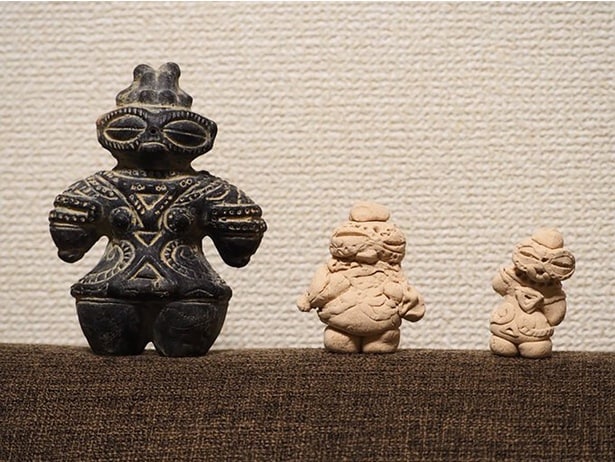 左から、見本の遮光器土偶、5歳作の遮光器土偶、投稿主さん作の遮光器土偶▶親子の力作(⇒次へ)