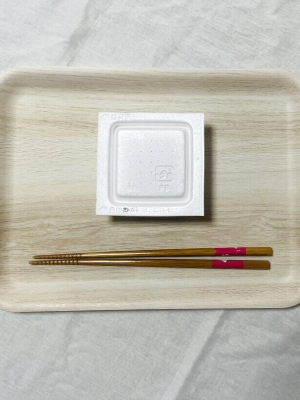 用意するものは納豆パックと箸だけ！手順は？（▶次へ）