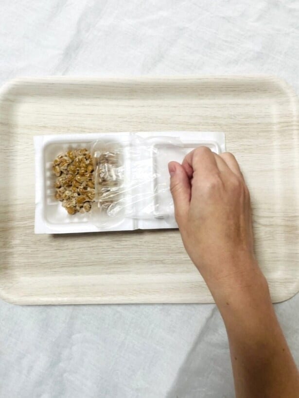 フタに向かって水平にスライドするだけ！結果は…（▶次へ）