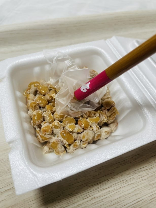 くるくる回してフィルムを巻き付ける(▶次へ)